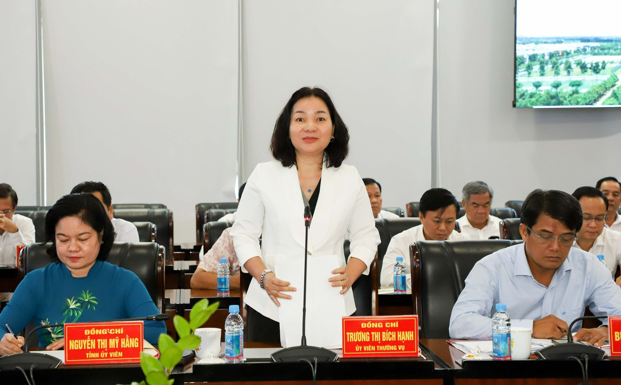 Đồng chí Trương Thị Bích Hạnh - Trưởng Ban Tuyên giáo Tỉnh ủy Bình Dương tại Hội nghị.